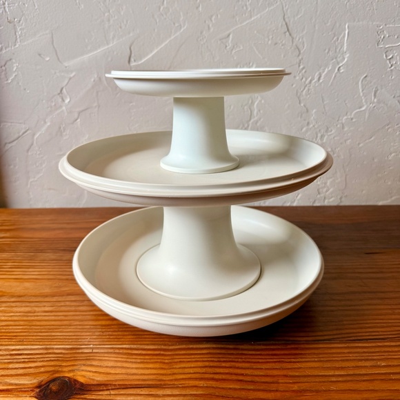 Vintage Tupperware 3-Tier Pedestal Stand – Modular Cake and Serving Display - Picture 14 of 15